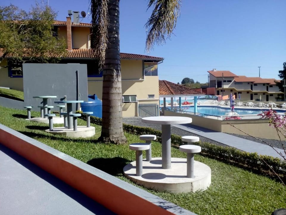 Day, Pool view