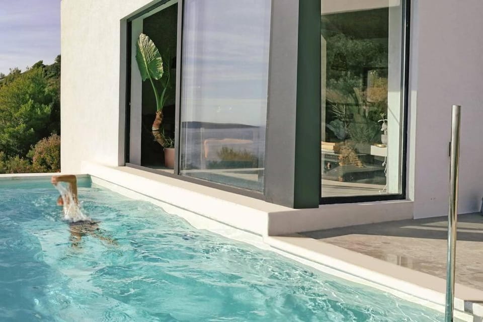 Balcony/Terrace, Pool view, Swimming pool, Entertainment