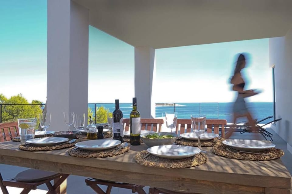 Natural landscape, View (from property/room), Balcony/Terrace, Balcony/Terrace, Food and drinks, Dining area, Food, Sea view