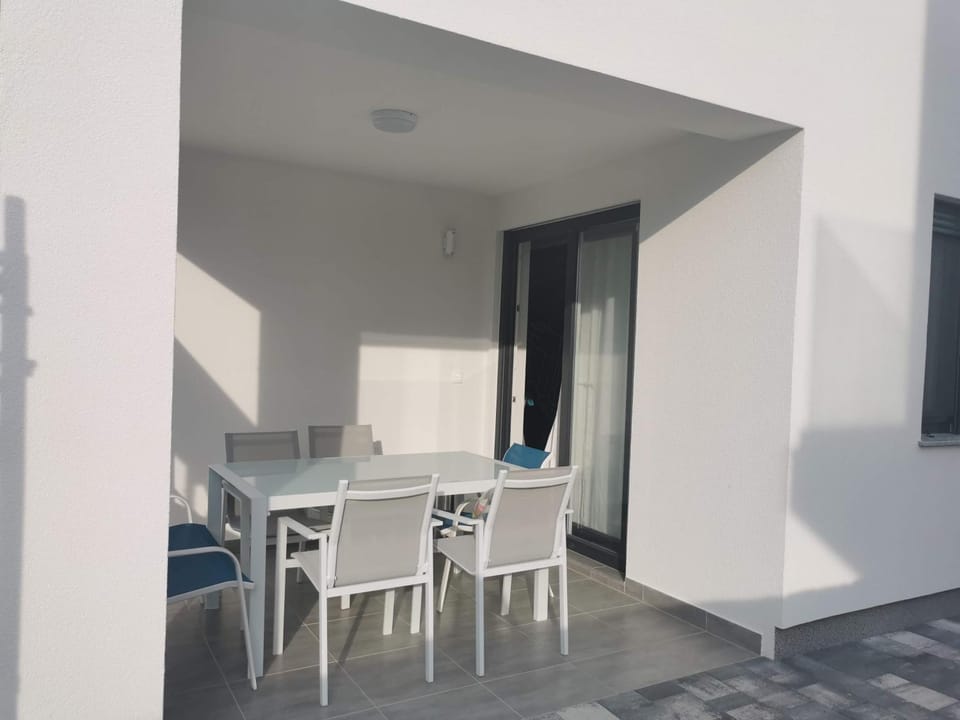 Property building, Balcony/Terrace