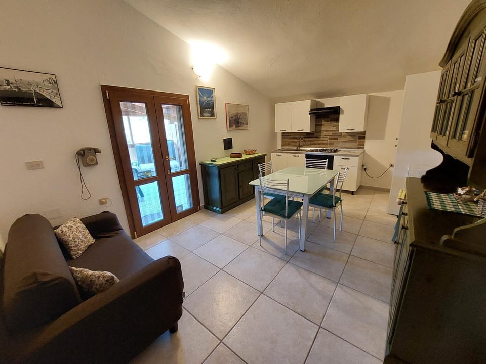Coffee/tea facilities, Balcony/Terrace, Kitchen or kitchenette, Living room, Seating area, Dining area, Area and facilities, Seasons, Time of day, Parking, furniture, toaster, kitchen