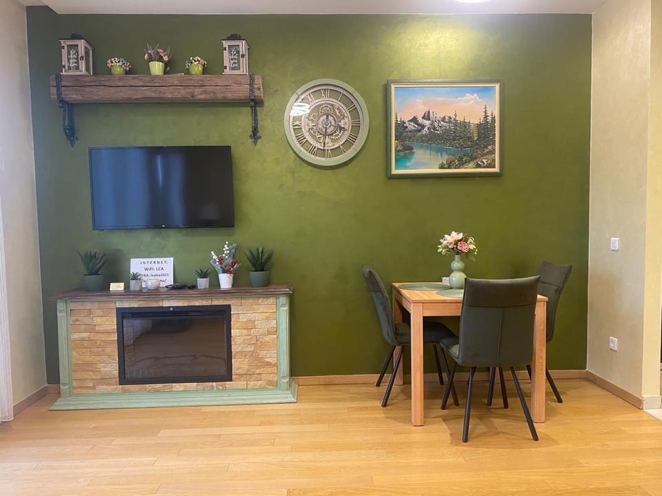 TV and multimedia, Living room, Dining area