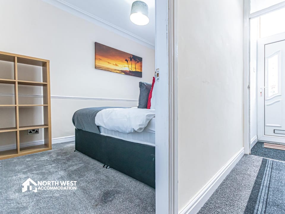 Bedroom, wardrobe