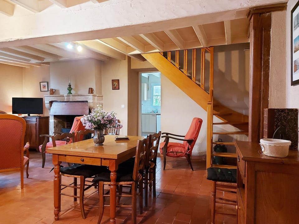 Maison Nature avec Salle de Jeux, Jardin Clos, et Wi-Fi à Dampierre-sous-Brou - FR-1-581-19 House in Centre-Val de Loire
