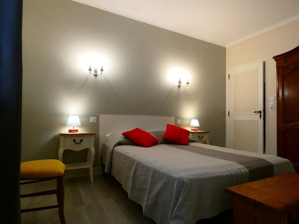 Maison en pierre rénovée, 3 chambres, jardin clos, équipée, calme et proche étang à Senonches - FR-1-581-36 House in Centre-Val de Loire