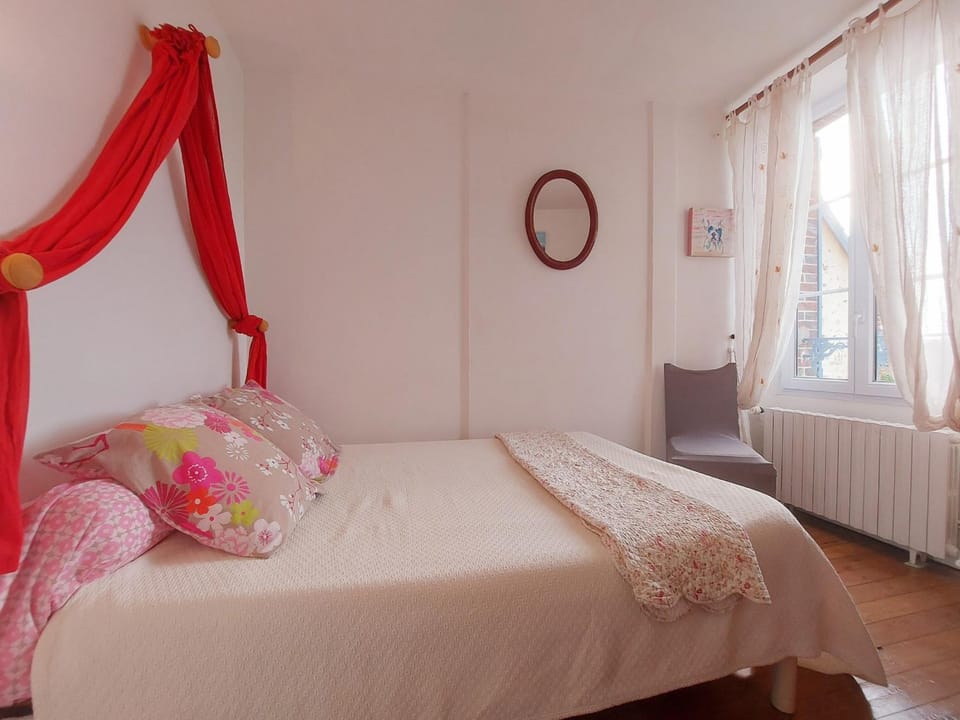 Maison de caractère avec piscine chauffée, étang privé et proche forêt, à 90 min de Paris - FR-1-581-48 House in Centre-Val de Loire