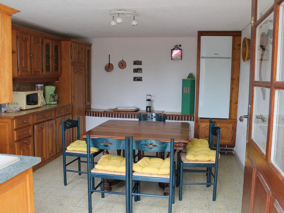 Beau Gîte Rénové avec Grand Parc, Activités, Près de Dreux, Nogent et Chartres - FR-1-581-57 House in Centre-Val de Loire