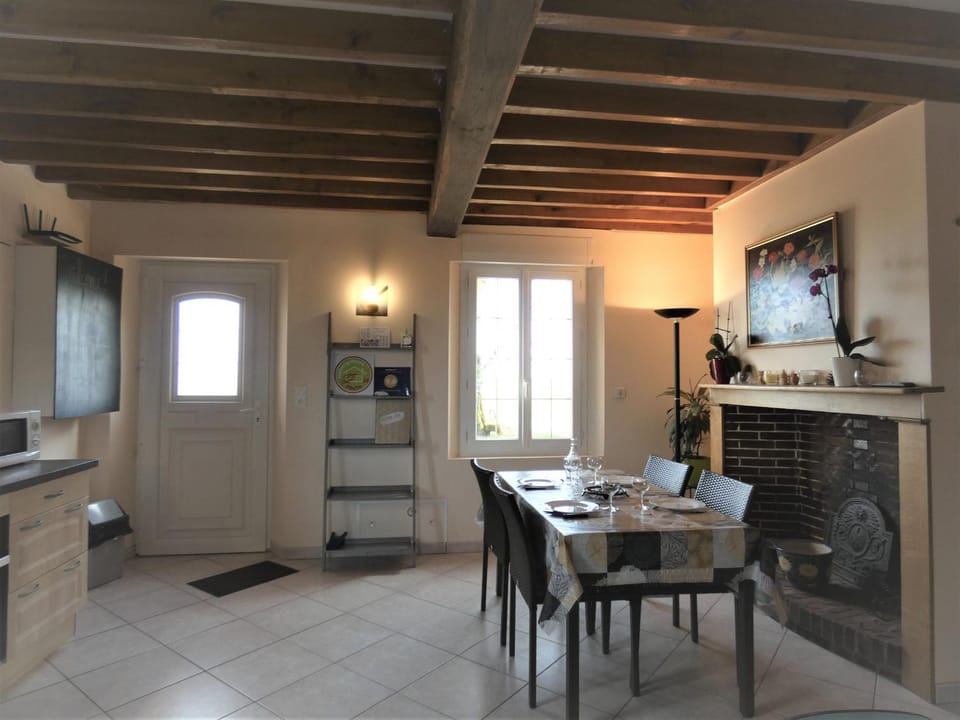 Gîte familial 5 pers avec billard et terrain de jeux - FR-1-581-59 House in Centre-Val de Loire