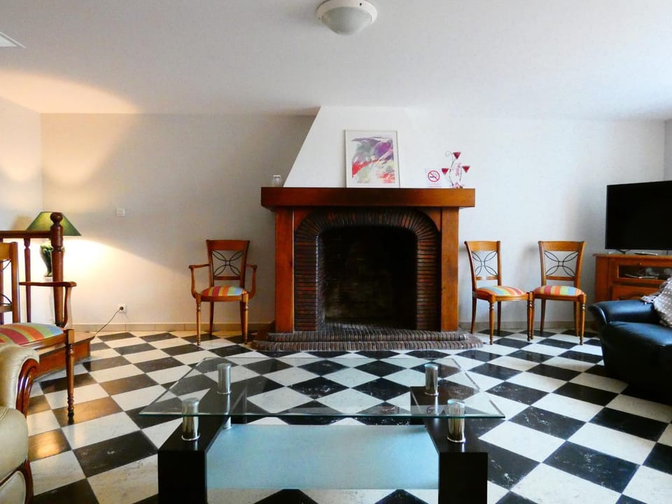 Gîte familial avec jardin clos, à Saint-Georges-sur-Eure, 7 chambres pour 14 pers, proche Chartres - FR-1-581-84 House in Centre-Val de Loire