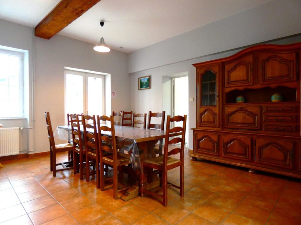 Gîte familial avec jardin clos, à Saint-Georges-sur-Eure, 7 chambres pour 14 pers, proche Chartres - FR-1-581-84 House in Centre-Val de Loire