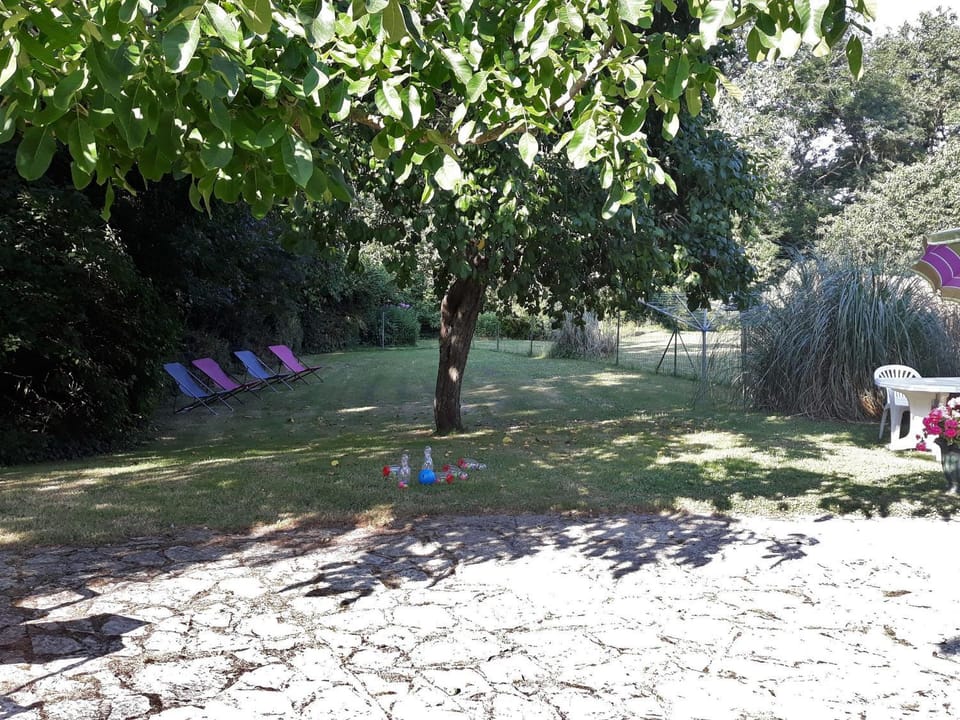 Maison Indépendante 5 Chambres avec Jardin - Animaux Bienvenus - FR-1-581-75 House in Centre-Val de Loire