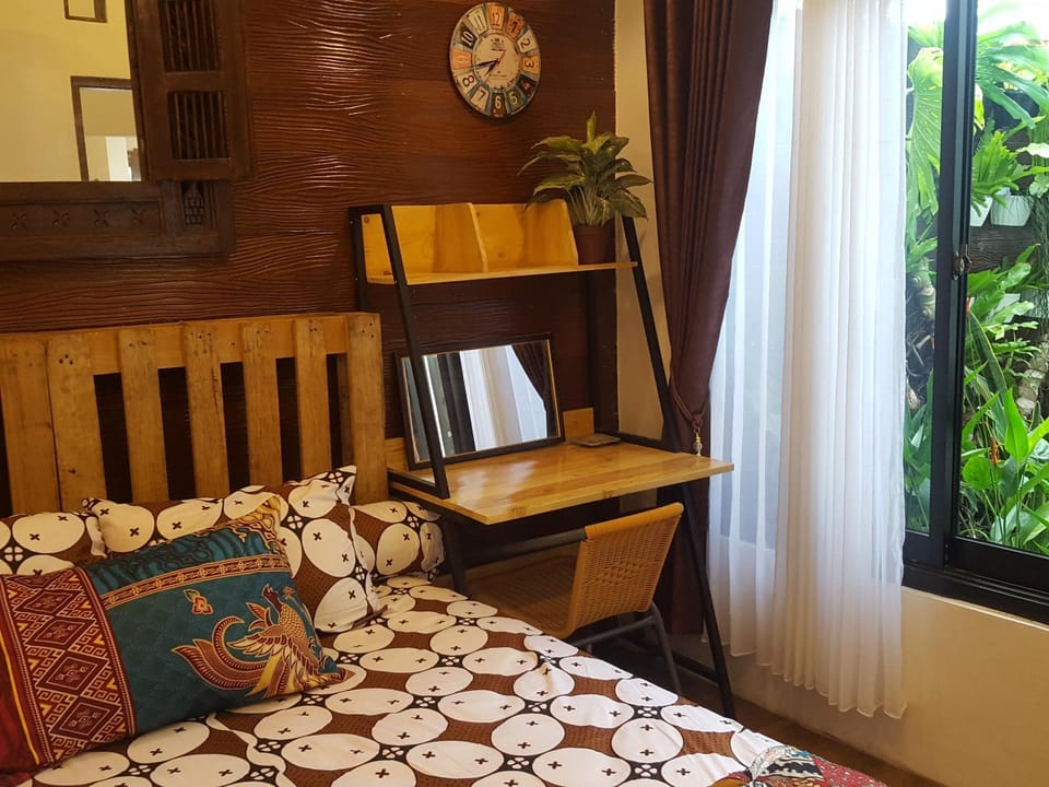 OMAH LUMUT Malang, Best Family Villa 3 Bedrooms Free Pool Kolam Renang Villa in East Java