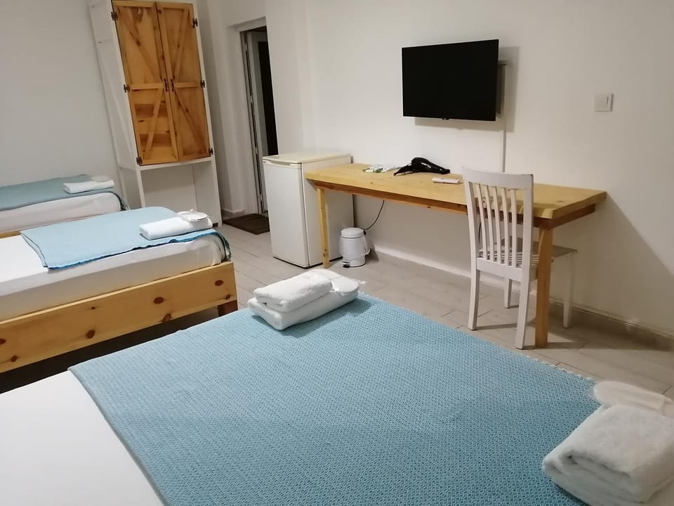 TV and multimedia, Photo of the whole room, Bedroom