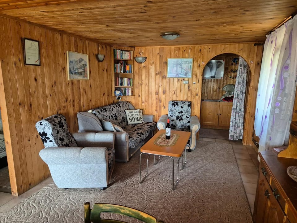 Elefántos Kis Mókus Házikó House in Slovakia
