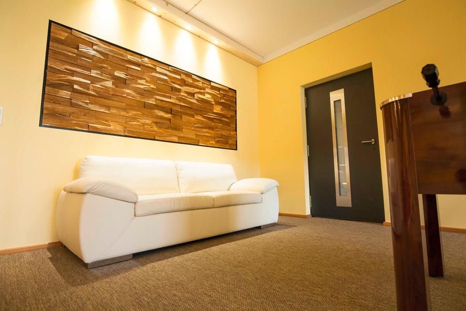 Game Room, Seating area