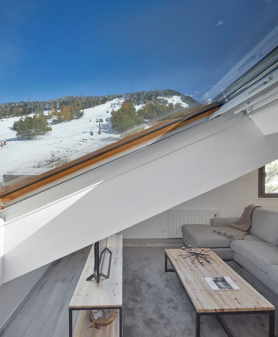Living room, Mountain view