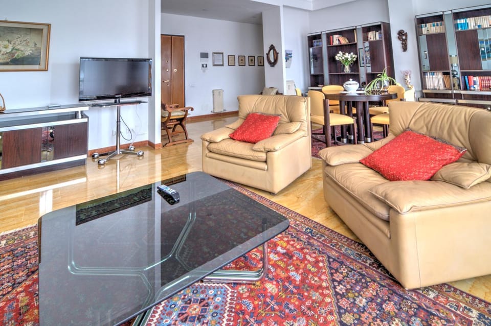 TV and multimedia, Living room, Seating area