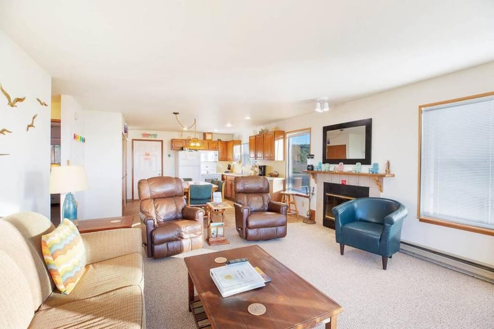 Waterfront Condo right on the Pacific Ocean House in Moclips