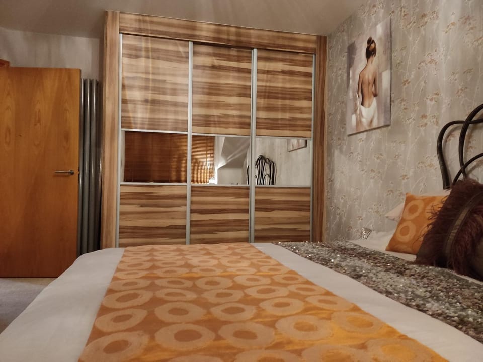 Photo of the whole room, wardrobe