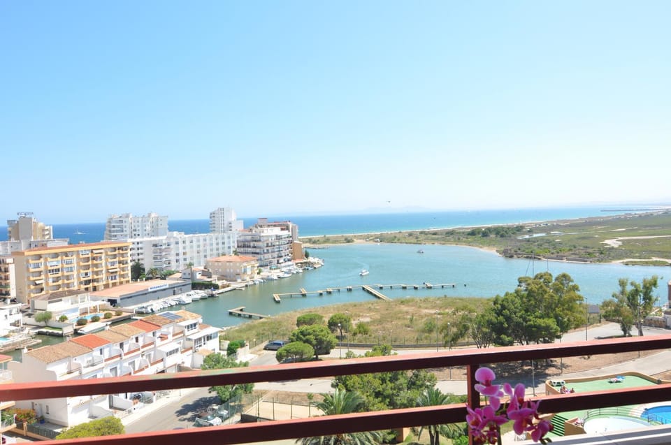 View (from property/room), Balcony/Terrace, Lake view, Sea view