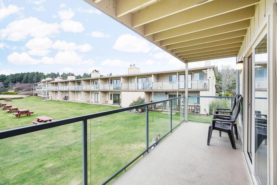 Beachside Condo next to the Moclips River House in Moclips