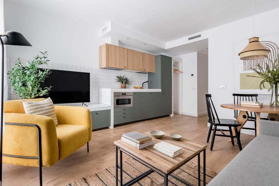 Kitchen or kitchenette, Living room, Seating area, Dining area