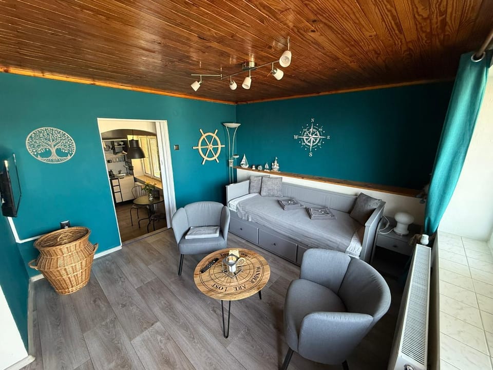 Bed, Living room