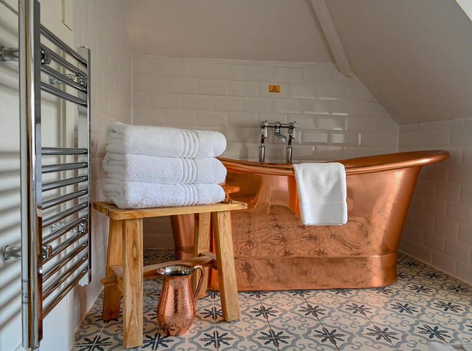 Bathroom, Bath, towels