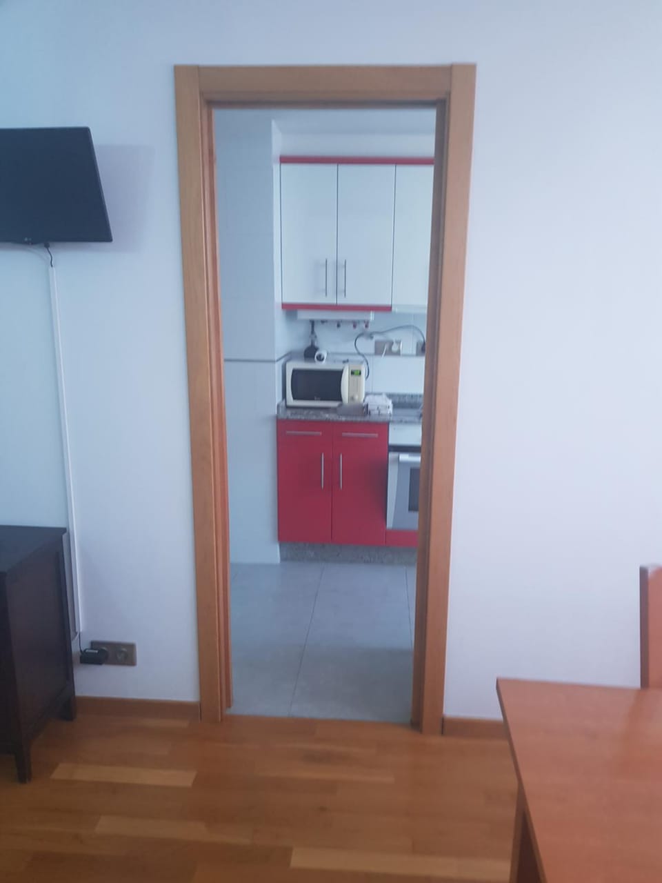 Kitchen or kitchenette, minibar