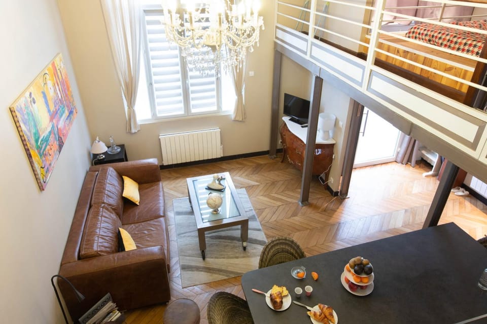 Living room, Lounge or bar, Seating area, Dining area