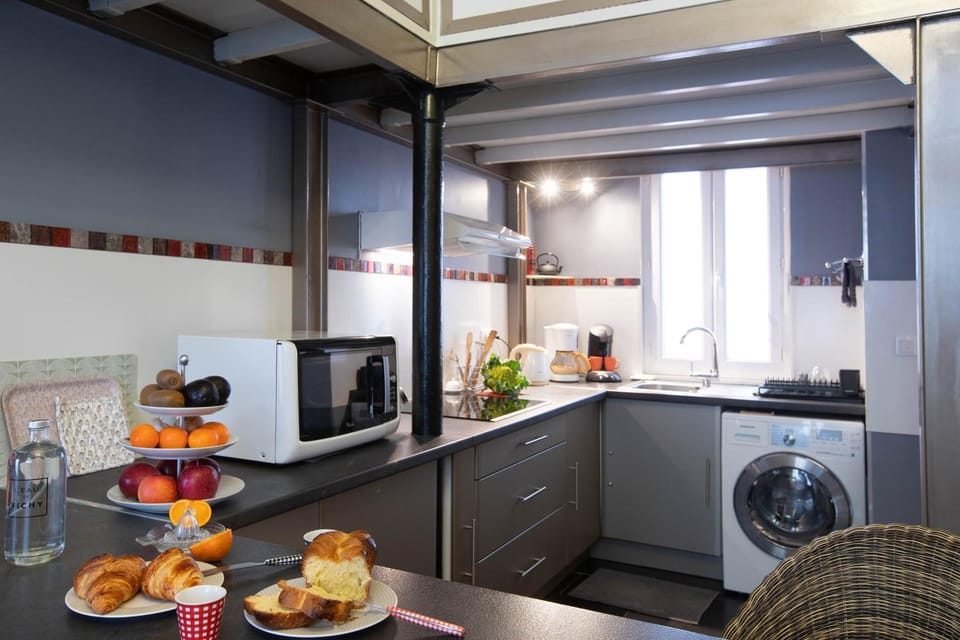 Kitchen or kitchenette, Food and drinks, Food