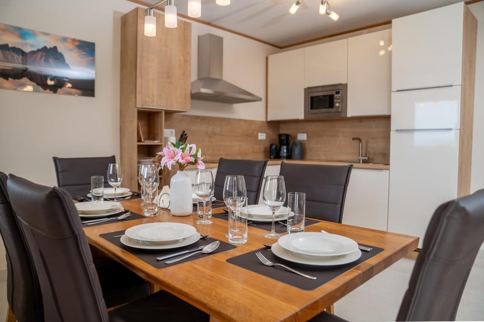 Dining area, microwave, kitchen