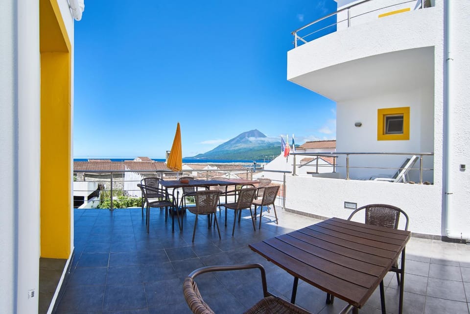 Communal lounge/ TV room, Balcony/Terrace