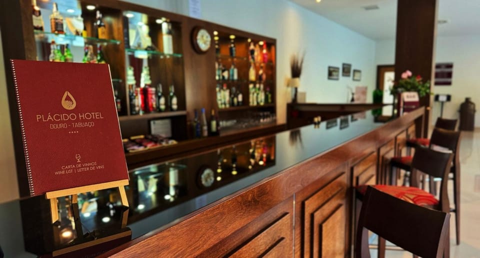 Lounge or bar, Food and drinks, Drinks