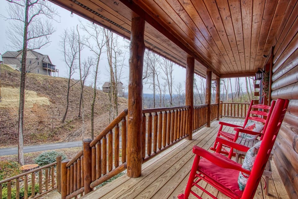 Christmas Bear Chalet in Gatlinburg
