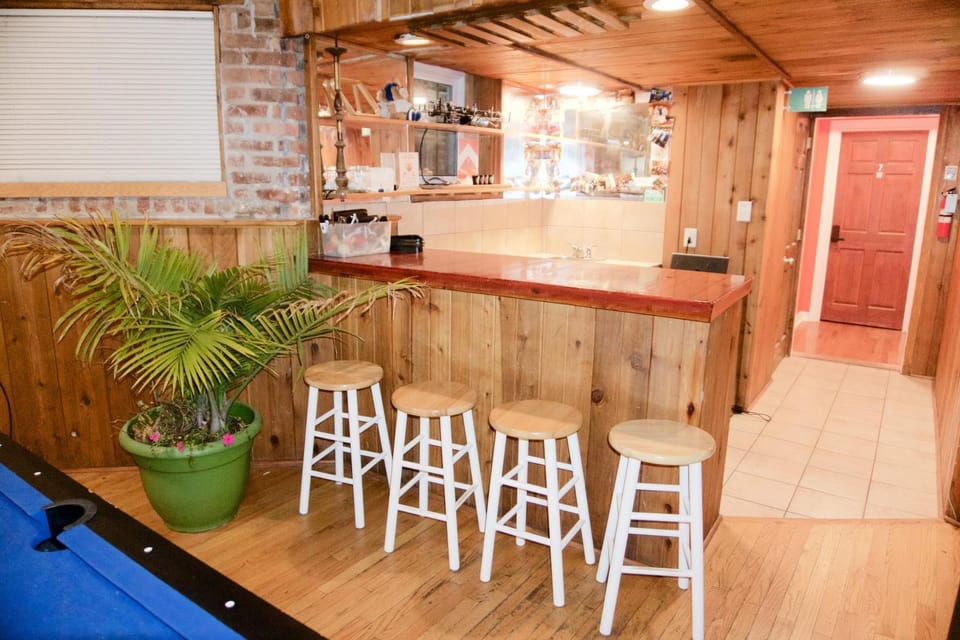 Game Room, Communal kitchen