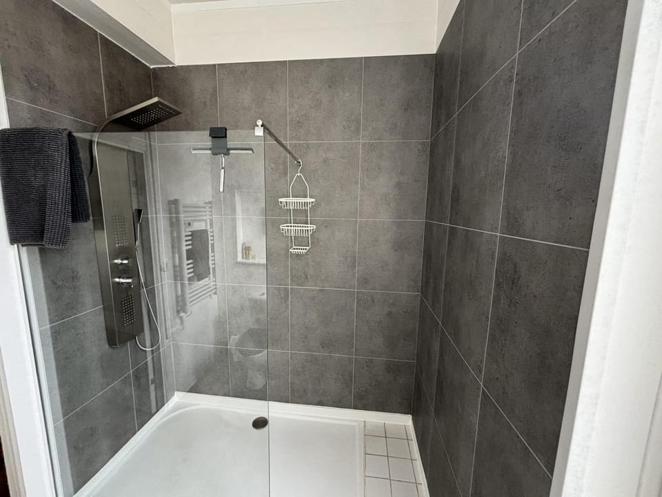 2 Bed-Roof Terrace-Town Centre-Pets Apartment in Nouvelle-Aquitaine