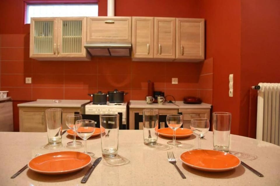 Colourful Apartment in AthensCity 1min from Subway Apartment in Athens