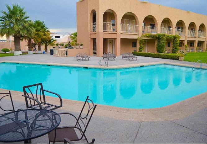 Swimming pool
