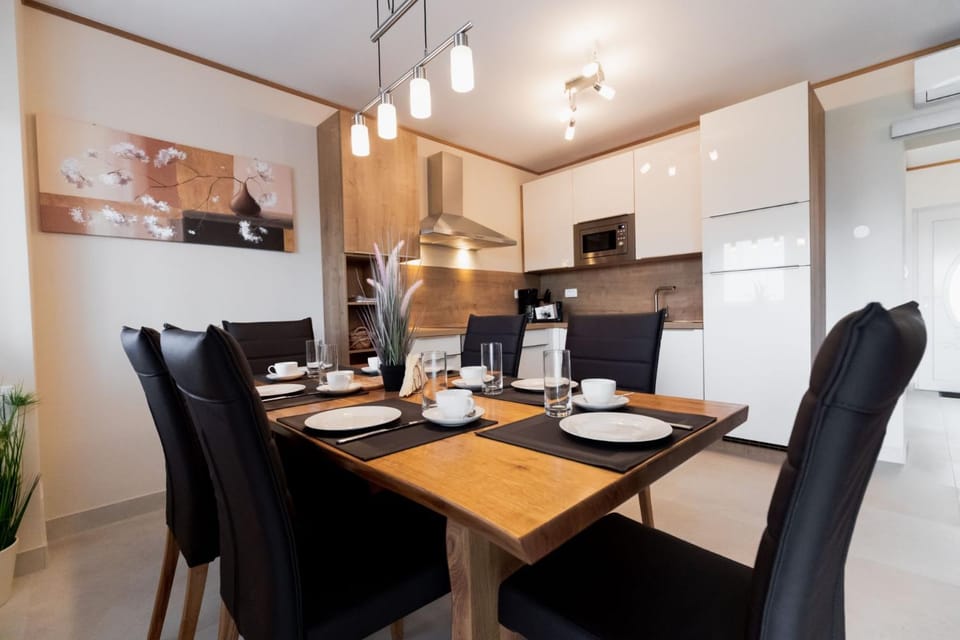 Restaurant/places to eat, Dining area