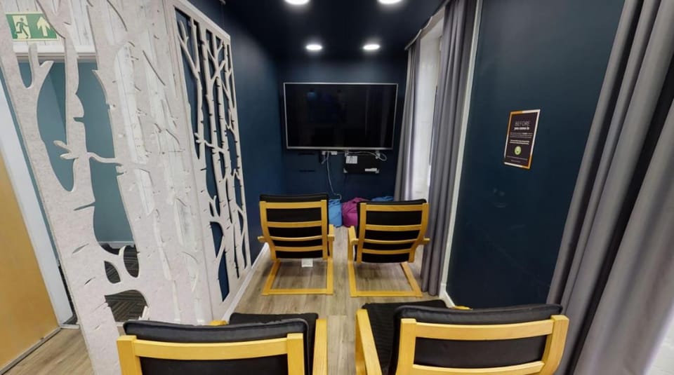 Communal lounge/ TV room