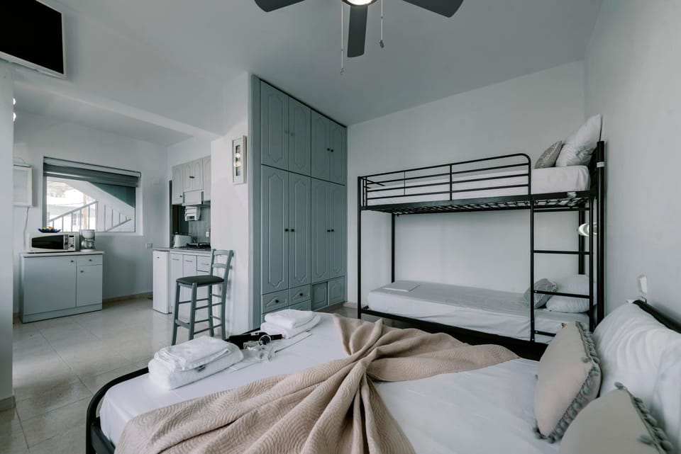Bed, Photo of the whole room, Bedroom, bunk bed
