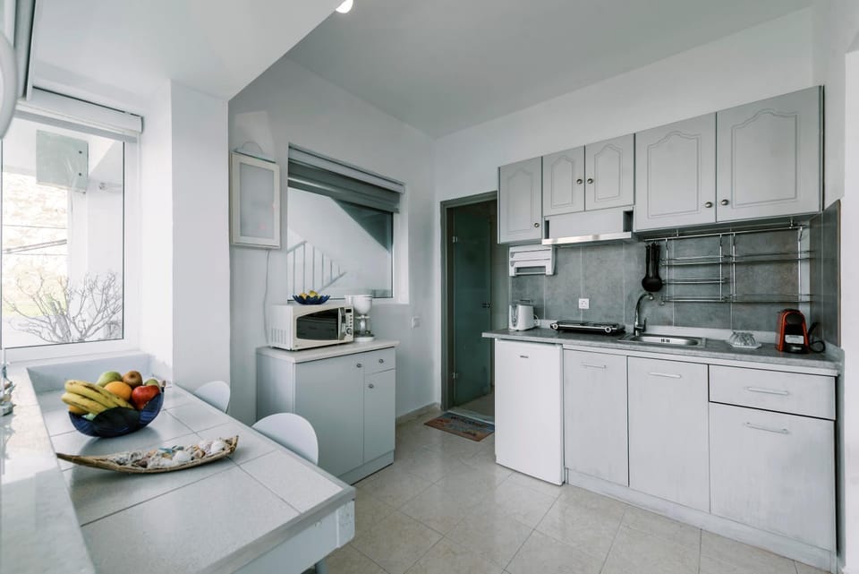 Coffee/tea facilities, Kitchen or kitchenette, Dining area
