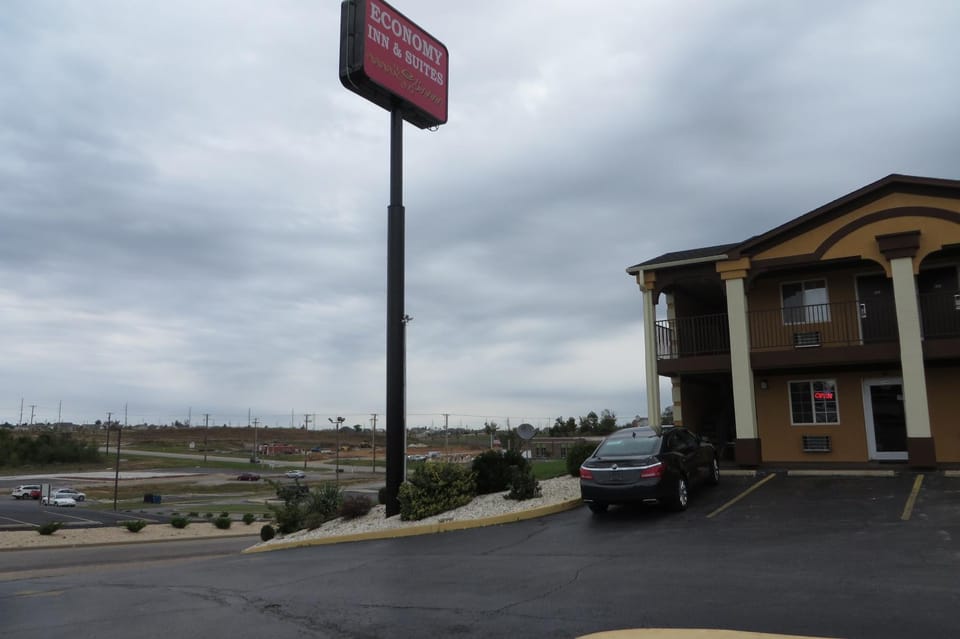 Economy Inn & Suites Joplin Motel in Joplin