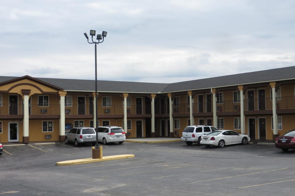 Economy Inn & Suites Joplin Motel in Joplin