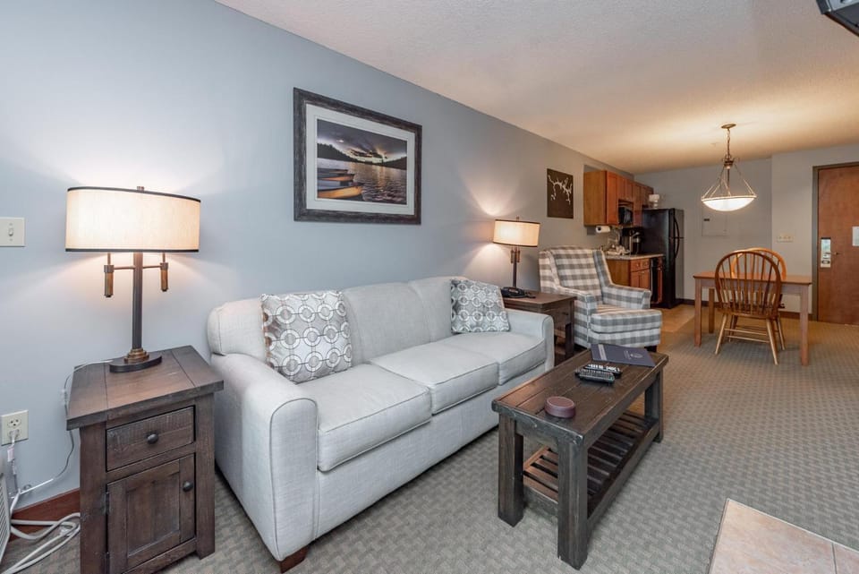 B104 One Bedroom Lake View Apartment in Deep Creek Lake