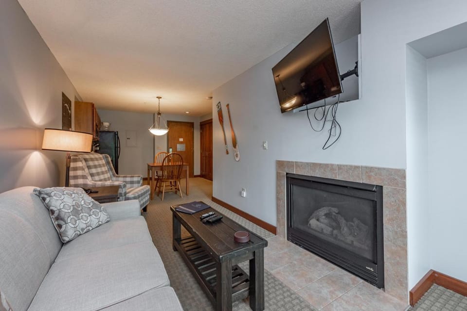 B104 One Bedroom Lake View Apartment in Deep Creek Lake