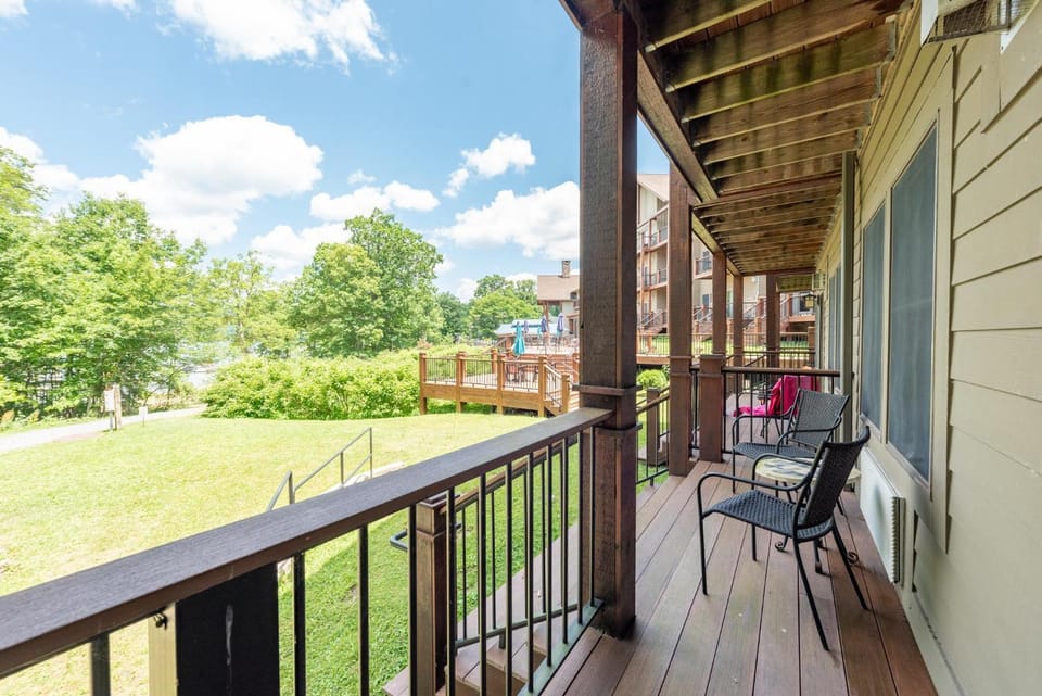 B105 One Bedroom Lake View Apartment in Deep Creek Lake