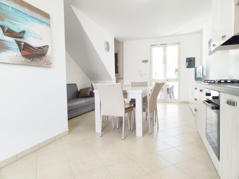 Kitchen or kitchenette, Dining area, Communal kitchen, kitchen
