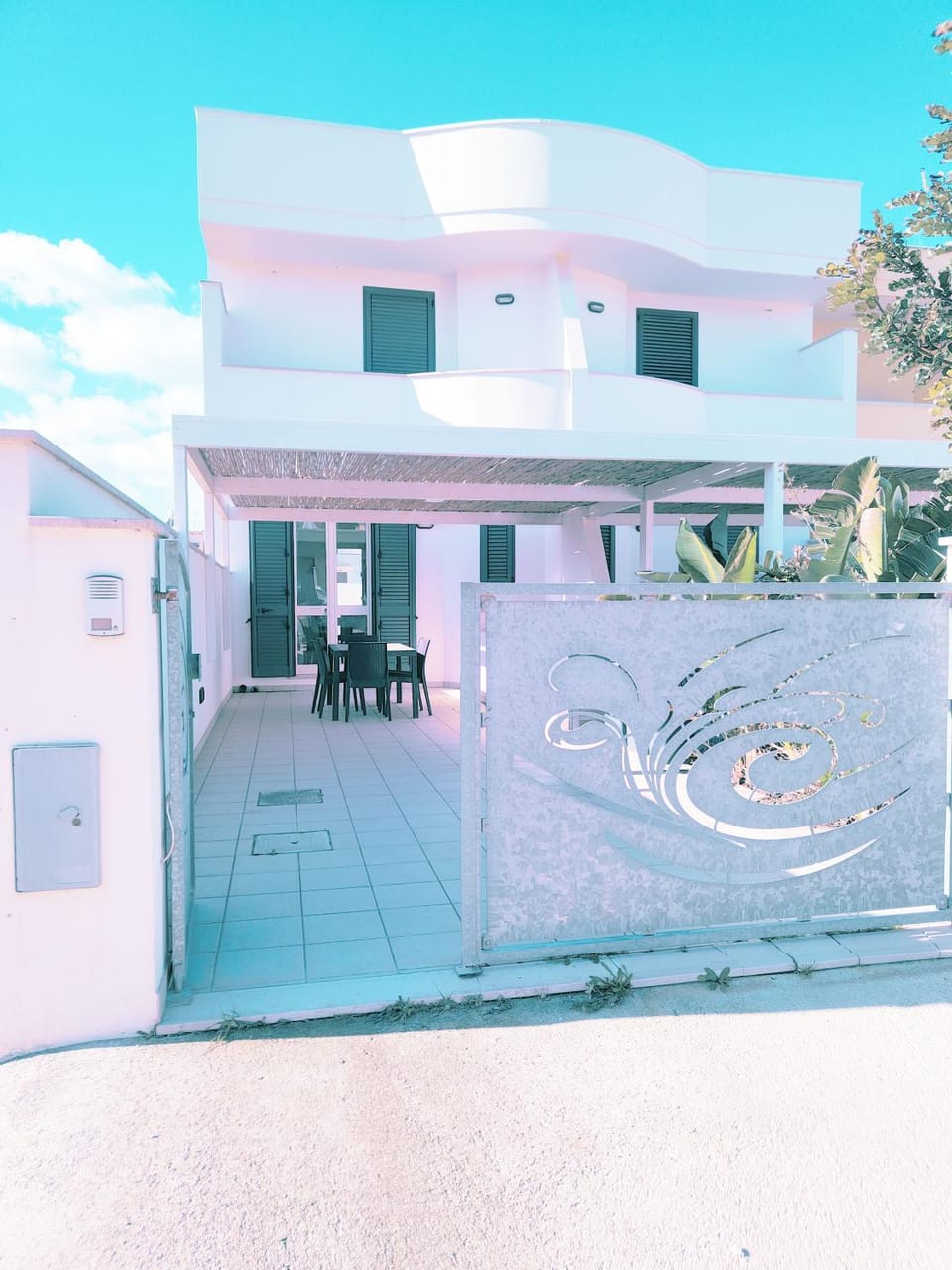 Property building, Patio, Facade/entrance